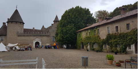 Château de Virieu: visites guidées, animations et spectacles pour enfants, à Val-de-Virieu