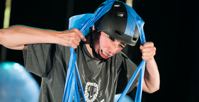 "Scoooootch !", un spectacle qui combine arts du mouvement, musique et théâtre, à l'Espace 600 - Grenoble 