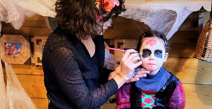 Animation maquillage d'Halloween à La Magie des Automates - Lans-en-Vercors