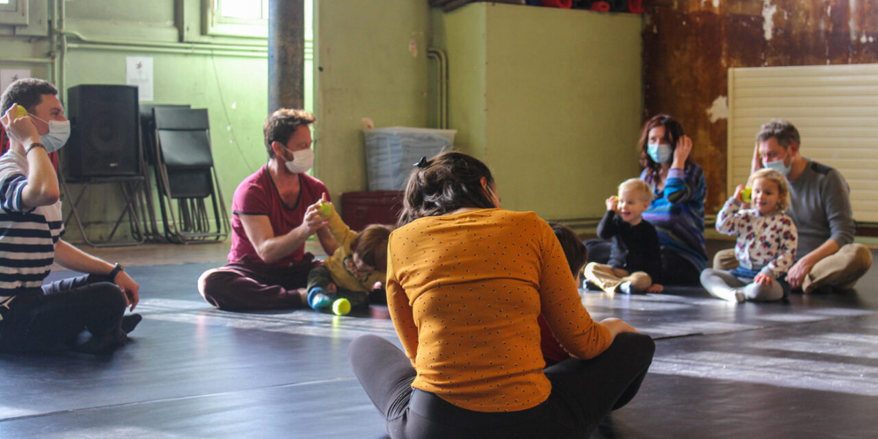 Mini-Pousses ateliers d'éveil enfants 18 mois à 3 ans et parents sortie activité famille Centre Chorégraphique National de Grenoble CCN2 Isère