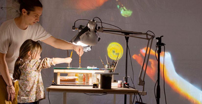 "Dans la grotte", fabrique artisanale de dessins animés en direct, portée par l'Hexagone, à l'Espace 600 - Grenoble